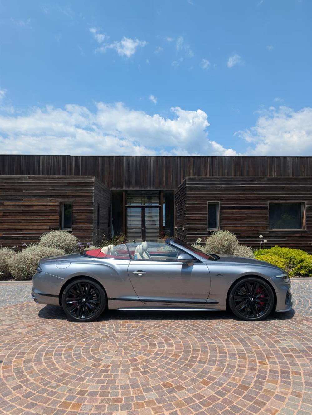 Italy Luxury Supercar Tours 2026 | Ferrari & Lamborghini Hire, 5-Star Resorts & Islands &mdash; Luxury Car Hire Europe