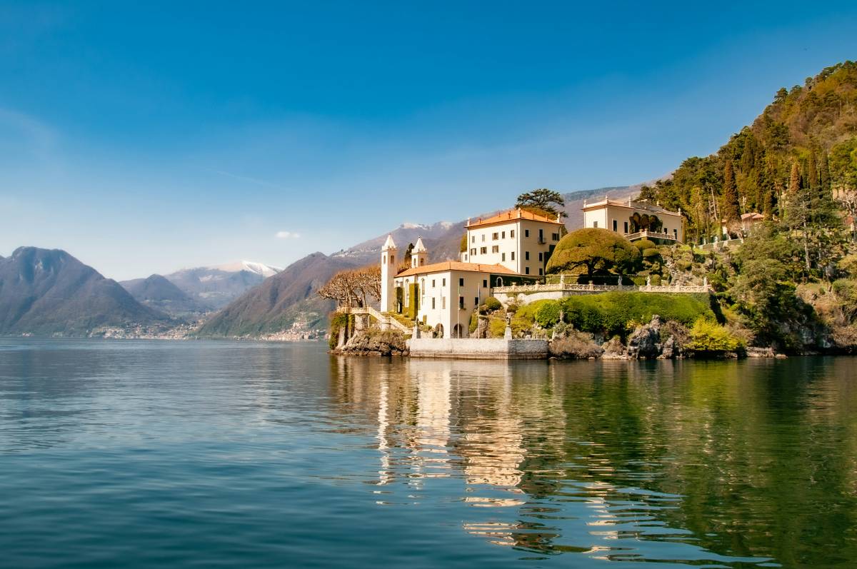 Luxury car rental Lake Como