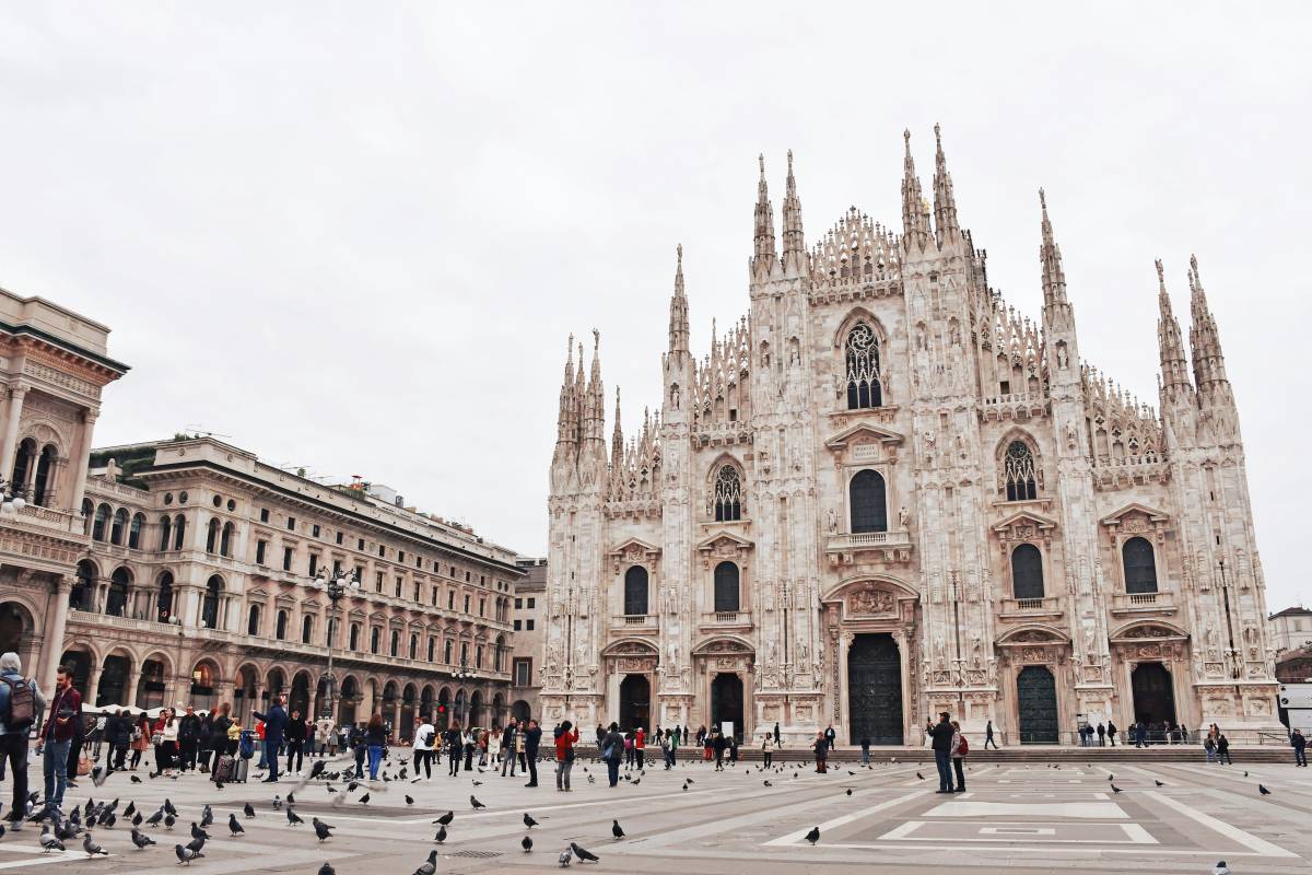 Luxury car rental Milan