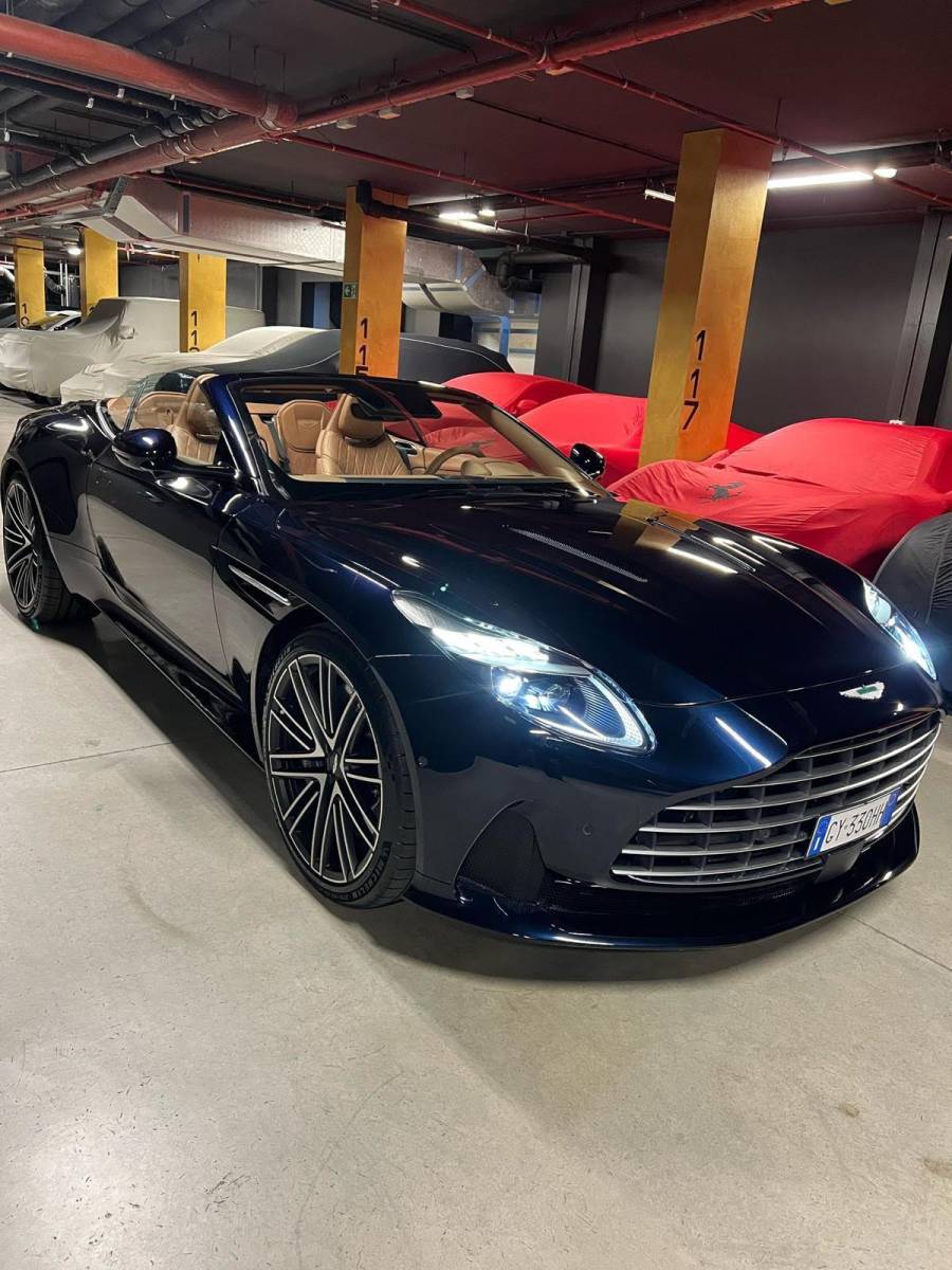 Aston Martin Rentals alt